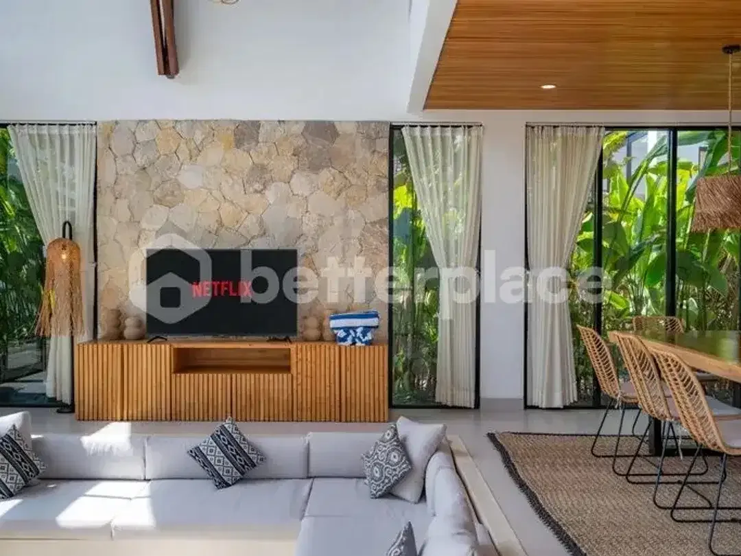 Tropical Glass Retreat — 2BR Leasehold Villa in Kerobokan - Image 5 of 10