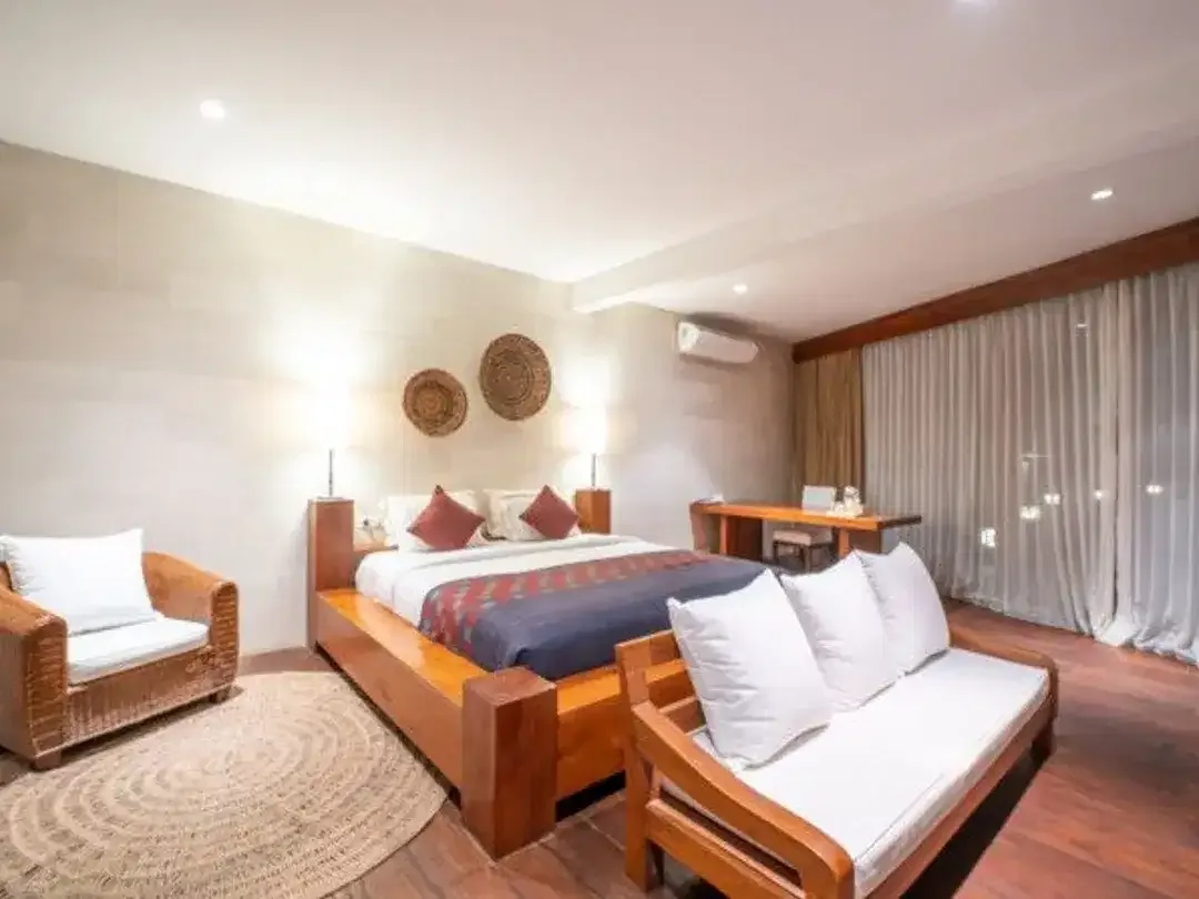 Villa 7 Bedrooms Freehold in Great Location Kerobokan, Canggu - Image 8 of 10