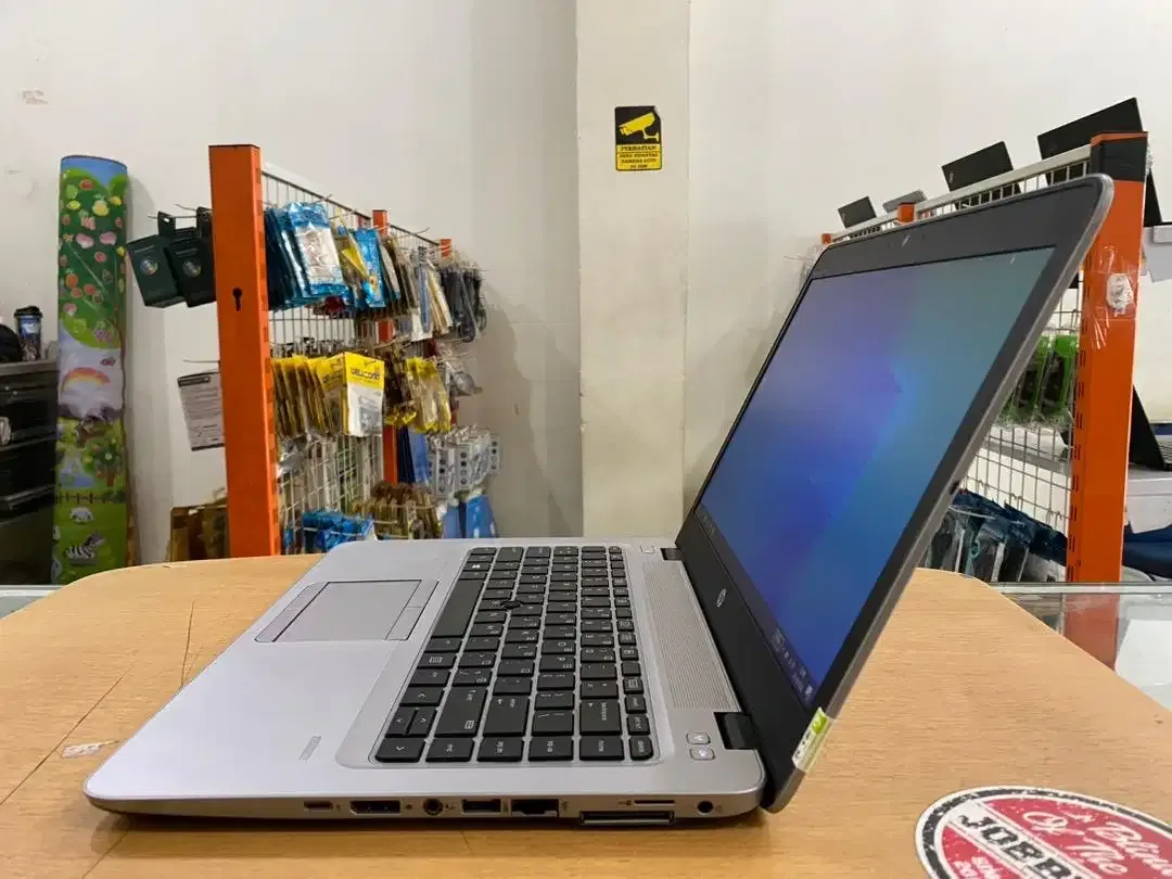 HP Elitebook 745 G4 Amd Pro A10 Ram 8GB SSD 128GB Slim Mulus Murah - Image 4 of 10