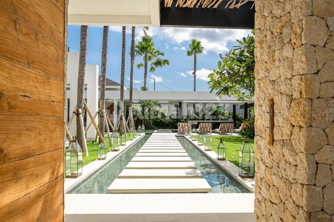 Turun Harga Villa Desainer 5 KT Modern Mewah di Pererenan Canggu Bali - Image 3 of 4