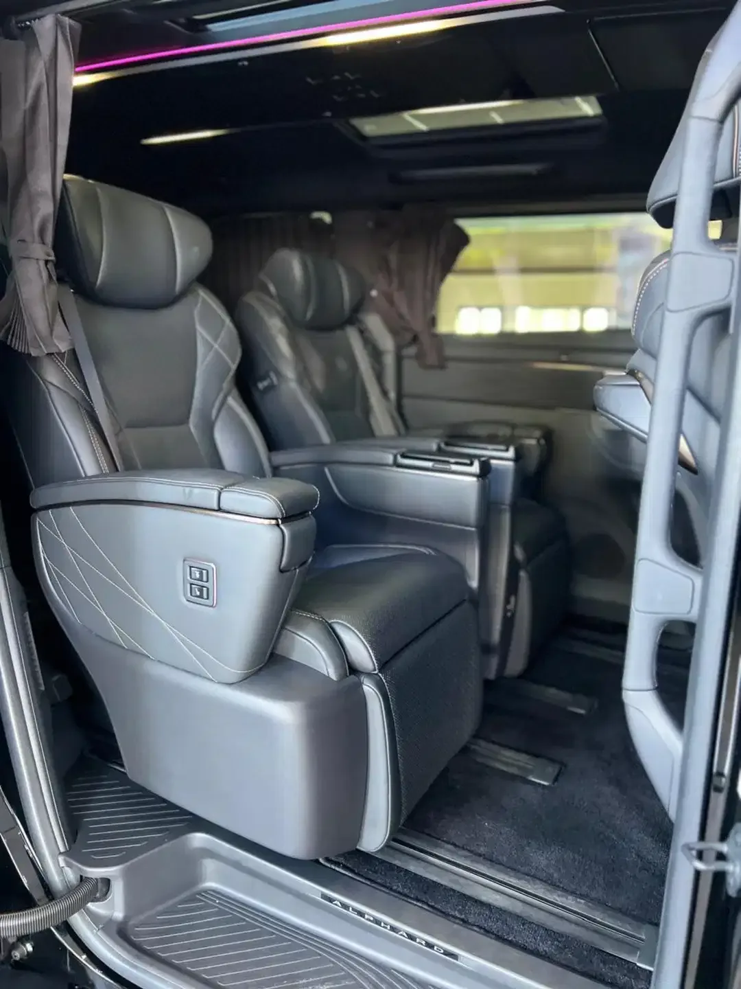 Alphard G Hybrid TSS Modelista 2024 - Image 9 of 10