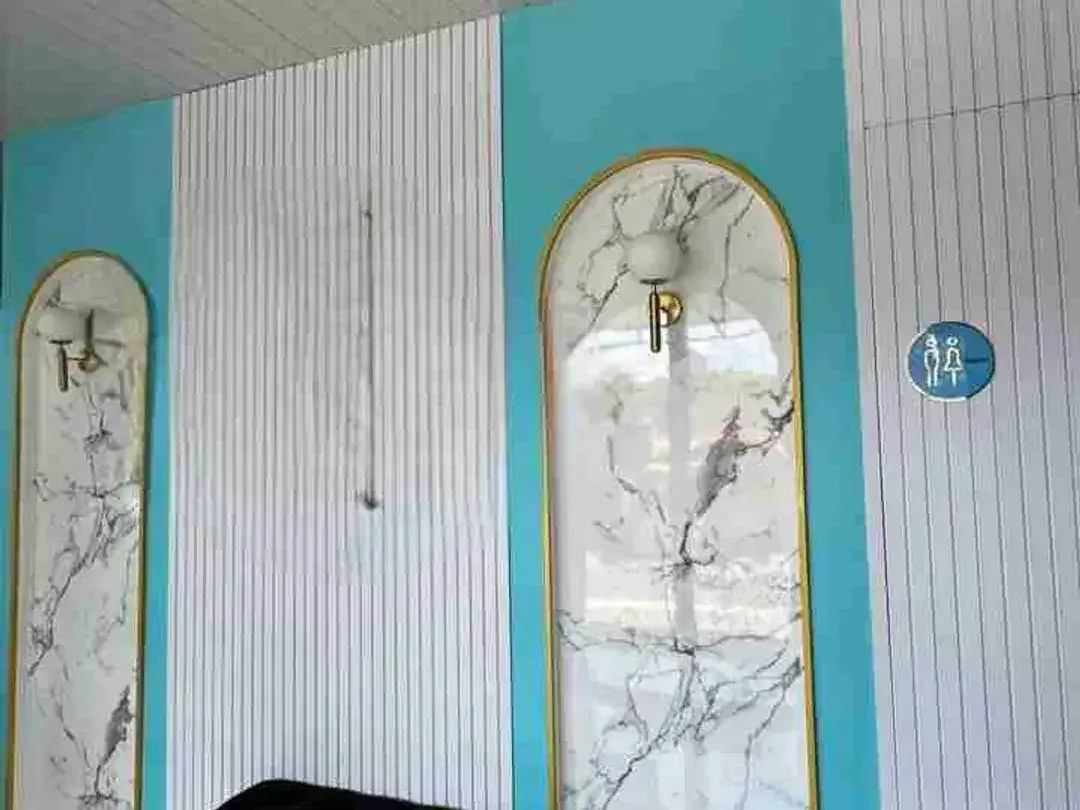 Salon Fully Furnished SHM SLF 3 Lantai ada living space lengkap strategis bebas banjir - Image 3 of 10