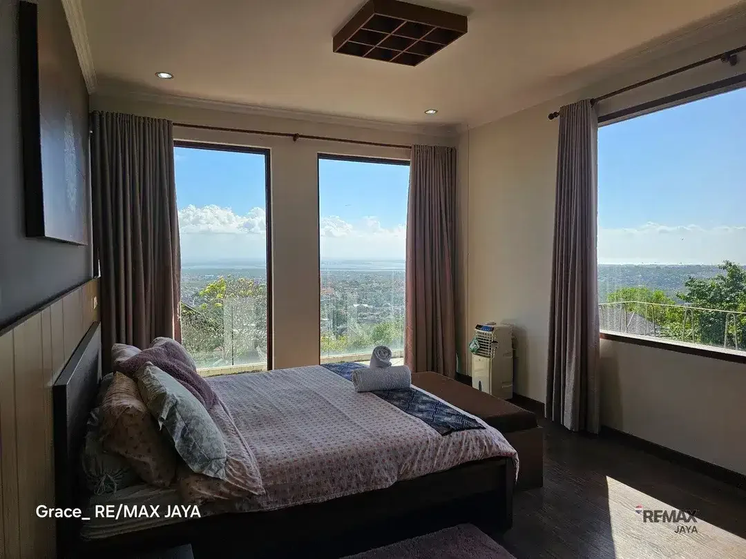 Luxury Hilltop 4 Bedroom Villa For Rent at Jimbaran - Image 4 of 10