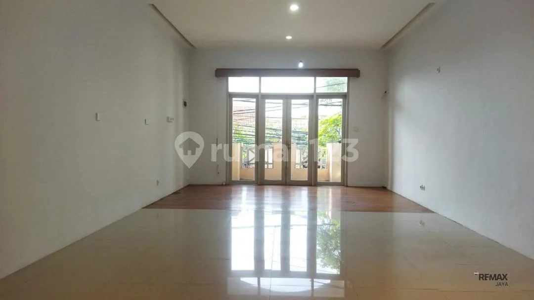 Ruko 3 Lantai Traffic Padat Dijual Kerobokan Bali - Image 2 of 4