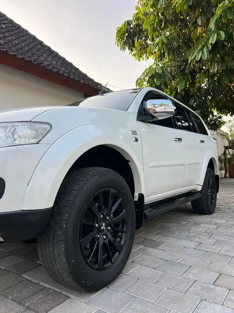 MITSUBISHI PAJERO SPORT DAKAR 4x4 2014 PMK DIESEL AT PUTIH - Image 4 of 10
