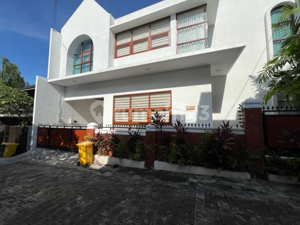 Villa di Umalas Kerobokan 3 Bedrooms 200M2 - Image 2 of 4