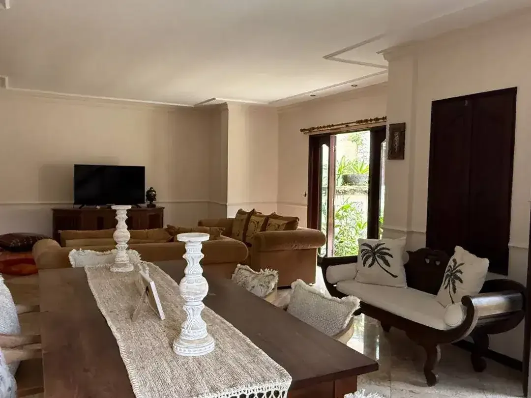 Villa 2 Bedrooms Balinese Style Private Cluster Dekat Pantai Melasti Ungasan - Image 9 of 10