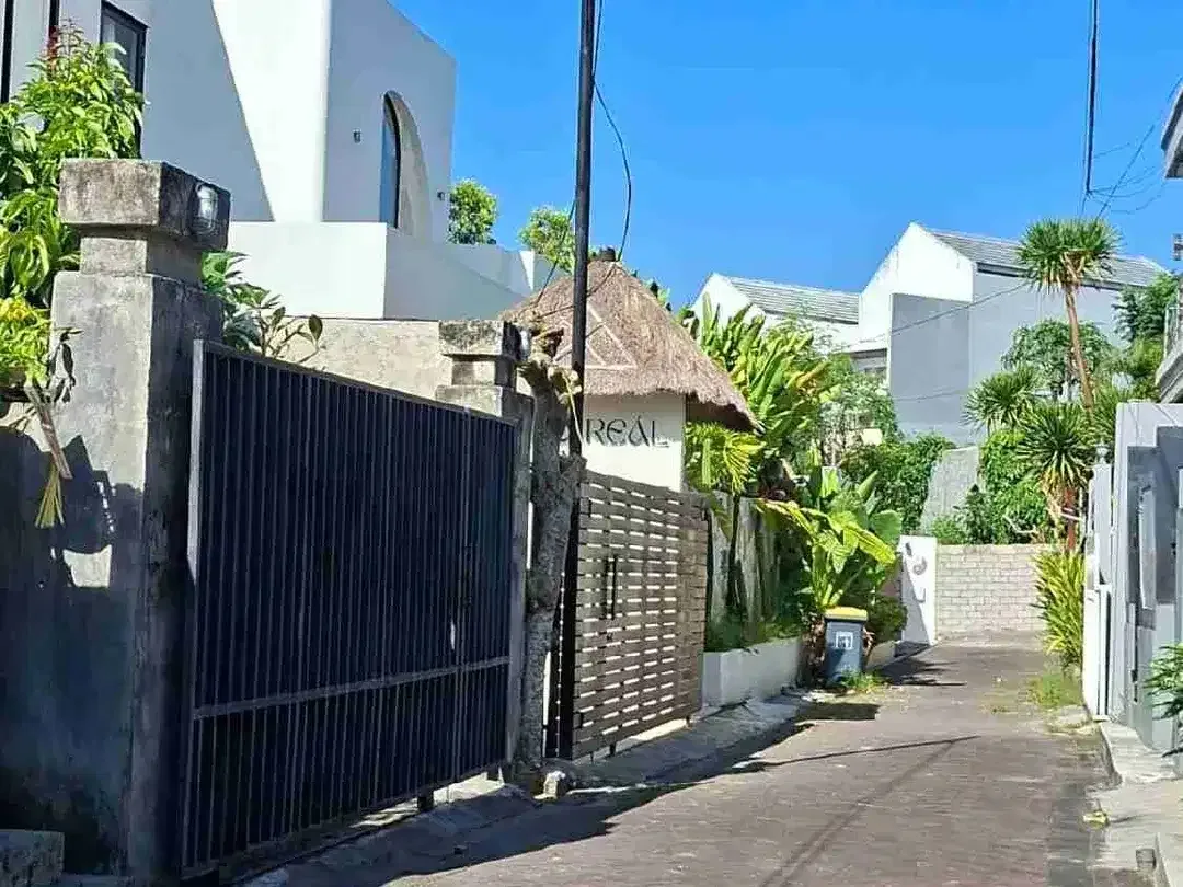 Dijual Cepat Tanah 200m2 Bonus Bangunan Di Jl Toyaning Ungasan - Image 1 of 10