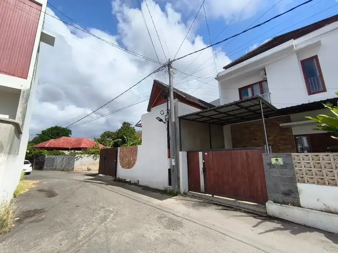 Rumah sewa 2 lantai di Taman Girya, Jimbaran | perumahan | akses jalan lebar | cocok untuk tempat hunian - Image 2 of 10