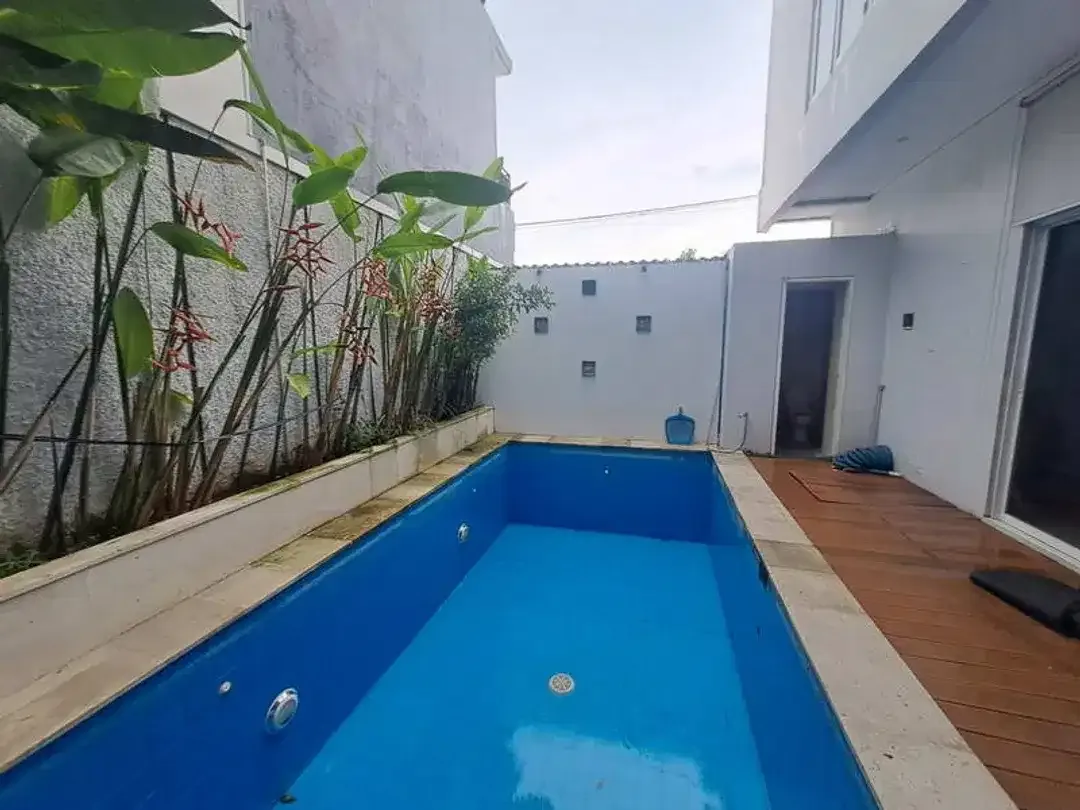 Contemporary Comfort and Prime Location - Image 1 of 10