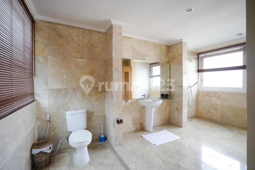 Villa Siap Huni Full Furnised Pool Gudang Taman Strategis Canggu - Image 1 of 4