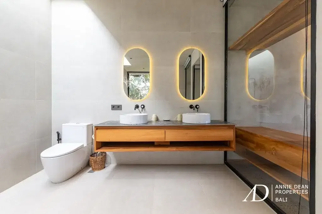 LEASEHOLD | MODERN VILLA WITH RICE FIELD VIEWS IN TUMBAK BAYUH - Image 6 of 10
