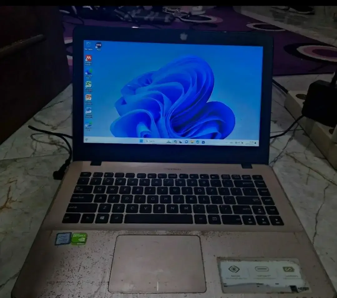 Tt Laptop Asus VivoBook - Image 2 of 5