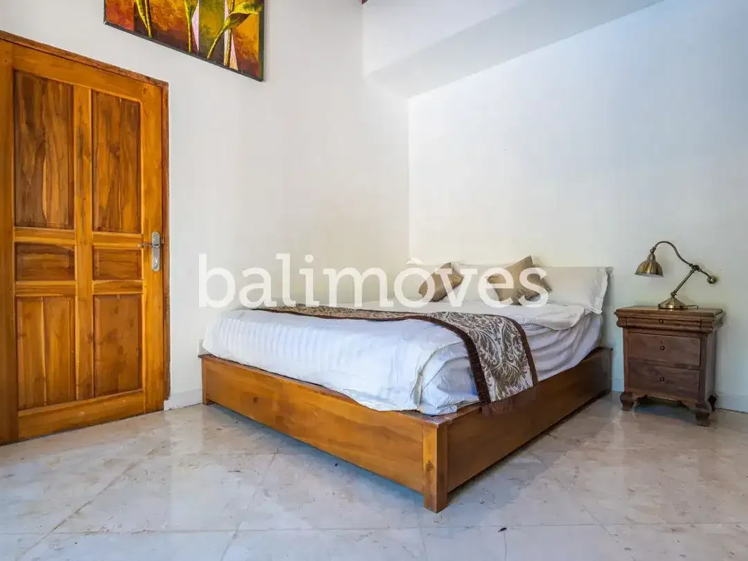 Empat Kamar Tidur Bergaya Modern Di Tepi Pantai Sanur - Image 7 of 10