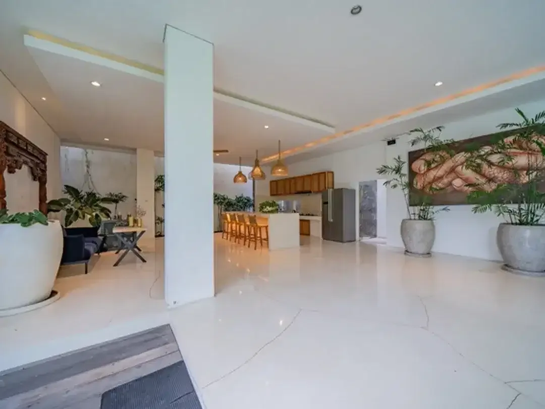 Luxury Villa For Sale in Umalas - Image 8 of 10