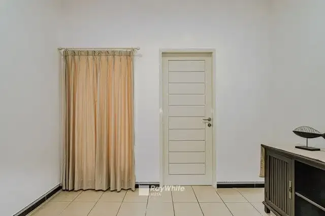 Dijual Villa Modern 3 Kamar Tidur di Seminyak - Image 8 of 10