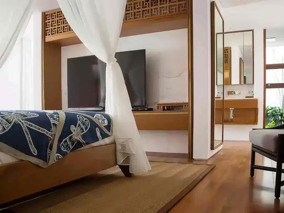 5 BEDROOMS BALINESE MODERN STYLE WALKING DISTANCE TO THE BEACH AT BERAWA CANGGU - Image 9 of 10