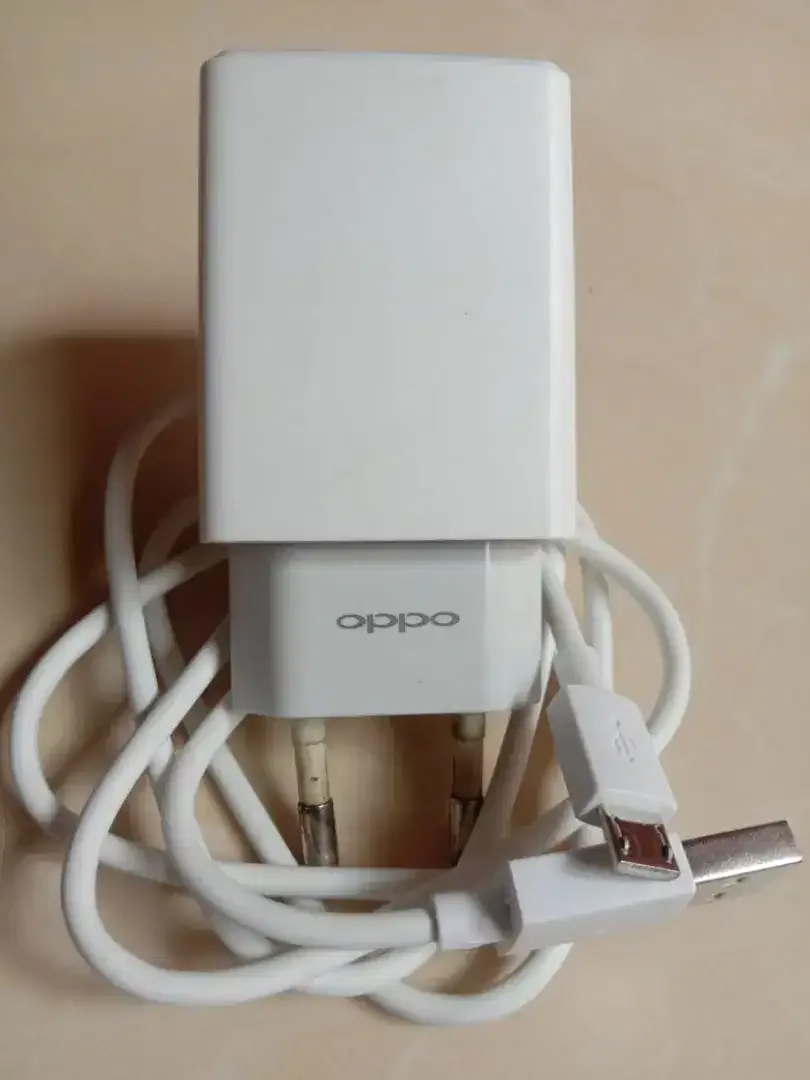 CHARGER BEKAS ASLI BAWAAN OPPO A17, A15, A12 MIKRO USB - Image 1 of 3