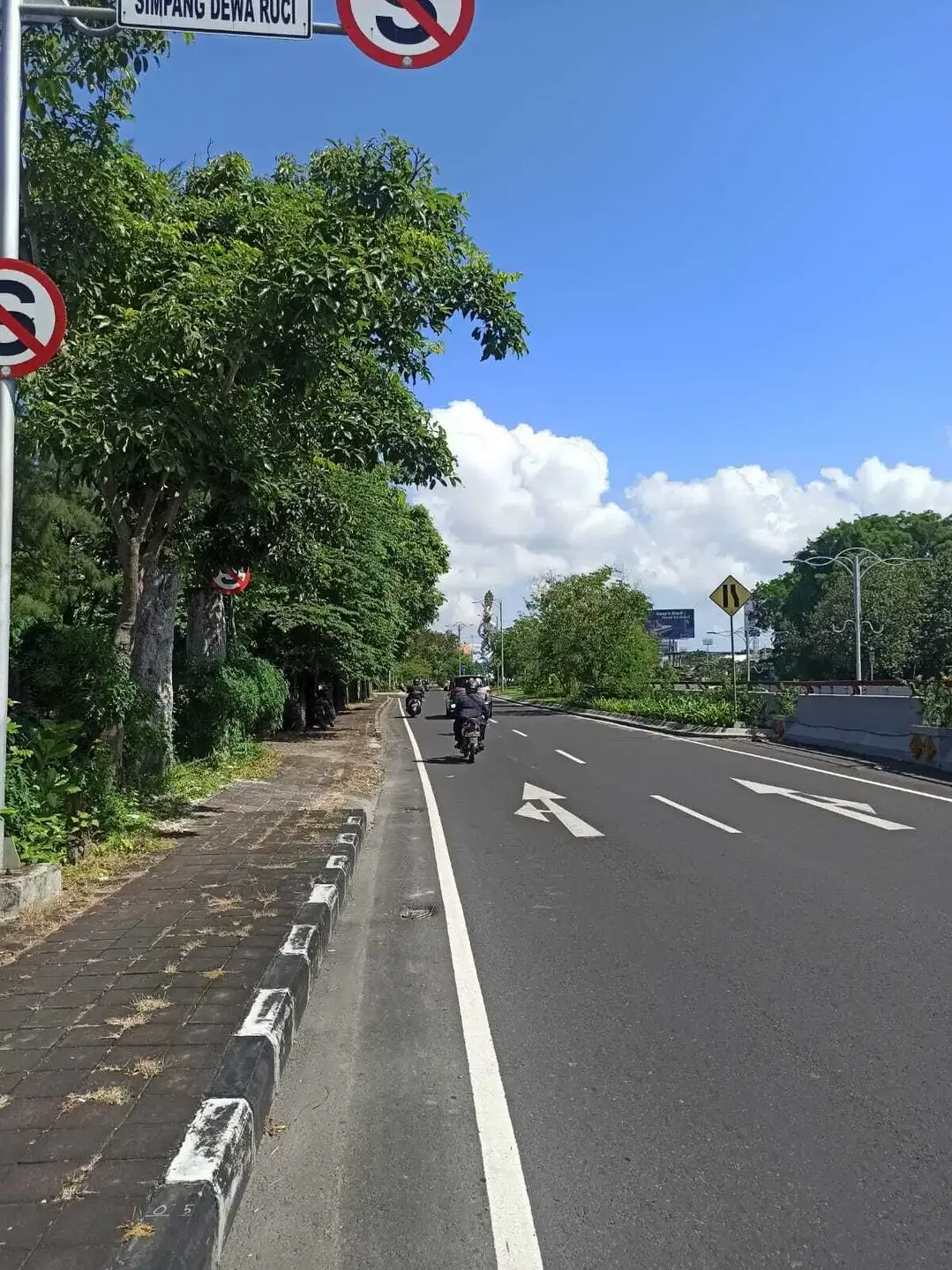 DIJUAL TANAH DI JALAN RAYA SUNSET ROAD KUTA BALI - Image 1 of 9