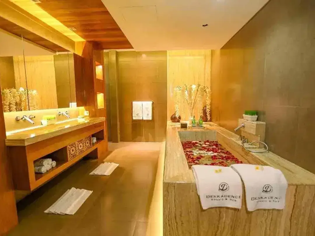 5 BEDROOMS PANORAMIC  OCEAN VIEW PRIVATE LUXURY RESIDENCE AT JIMBARAN - Image 5 of 10