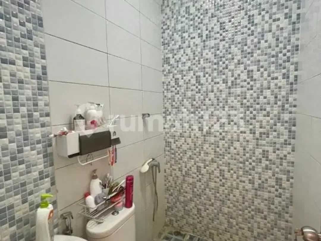 Dijual Rumah +Ruang Usaha Lokasi Strategis di Denpasar Utara - Image 2 of 10