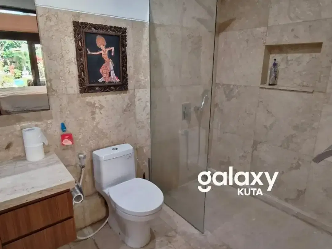 DIJUAL VILLA SPACIOUS GARDEN WITH 5 BEDROOM IN UMALAS KEROBOKAN BADUNG - Image 9 of 10