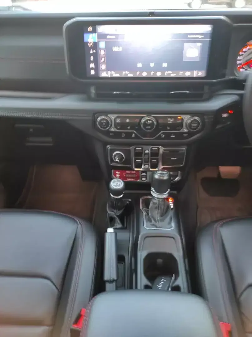 Jeep Rubicon JL 2.0AT 4 pintu 2024 - Image 10 of 10