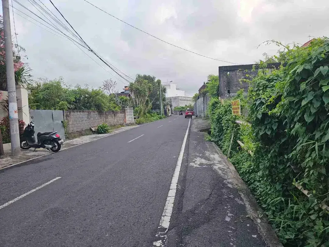 TANAH LUASAN KECIL JALAN PERSADA DEKAT BALI KIDDY DEKAT KESEMINYAK PETITENGET - Image 5 of 7