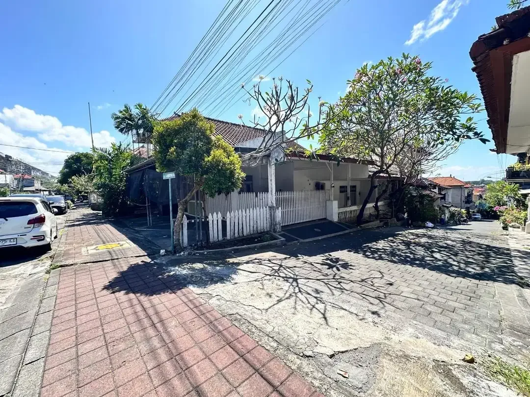 Rumah Strategis Kawasan PREMIUM Jl Siligita Nusa Dua - Image 2 of 10