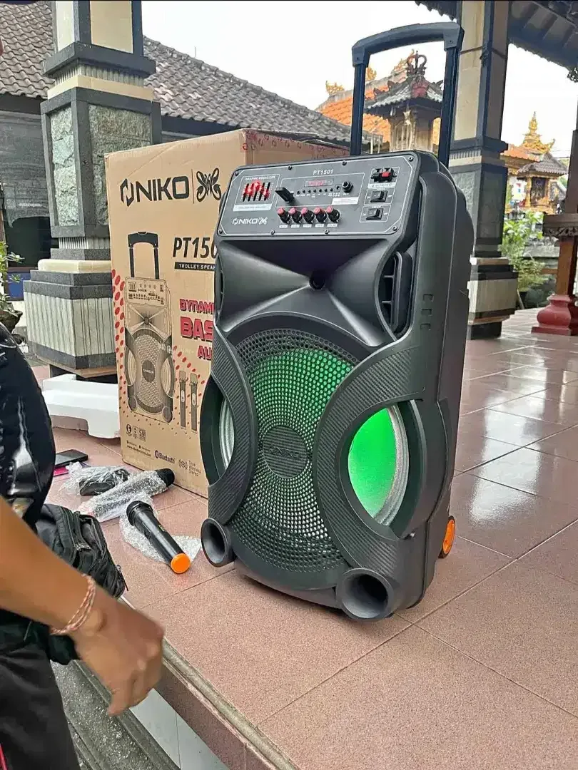 Jumbo 15 inch speaker troly karaoke merk NIKO isi 2 mic wireles - Image 2 of 3