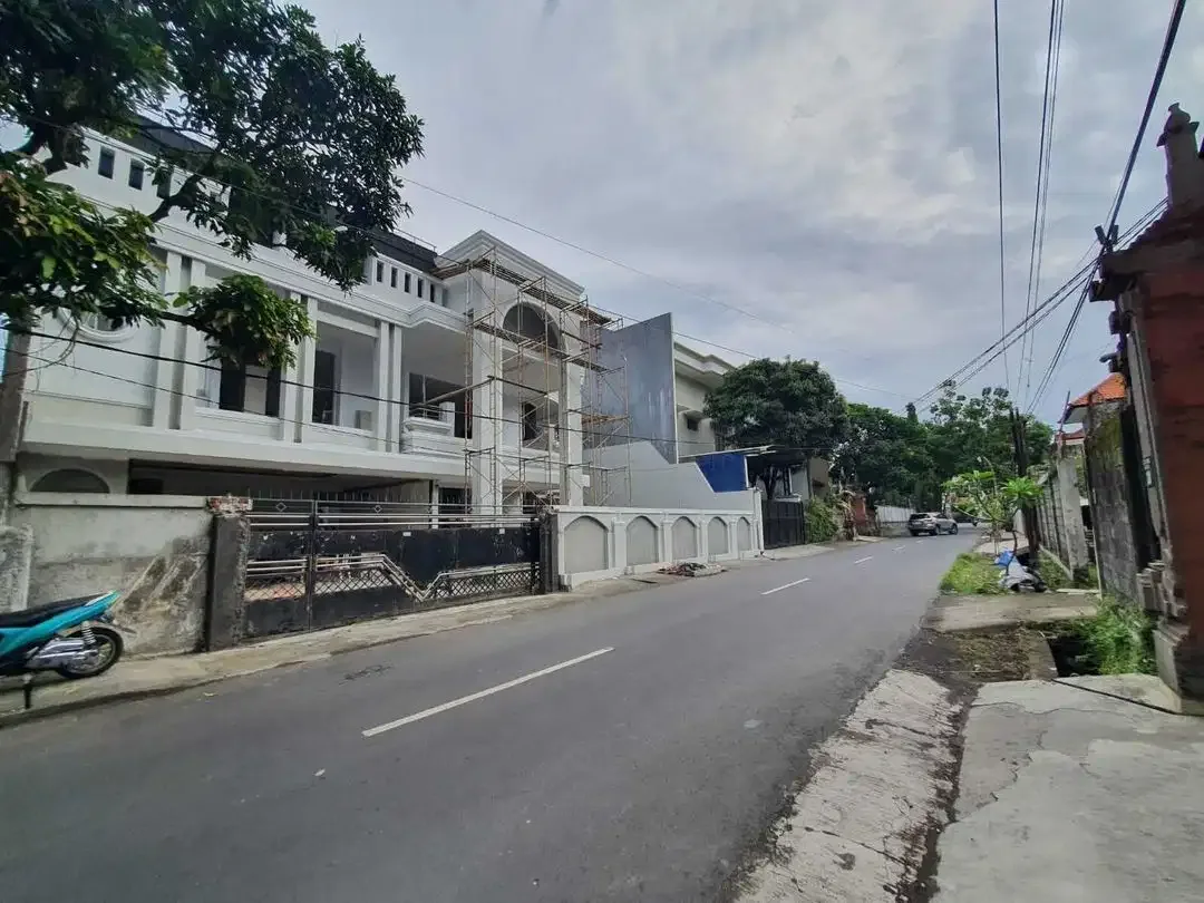 Rumah Baru Besar Mewah di Gatot Subroto Denpasar - Image 5 of 10