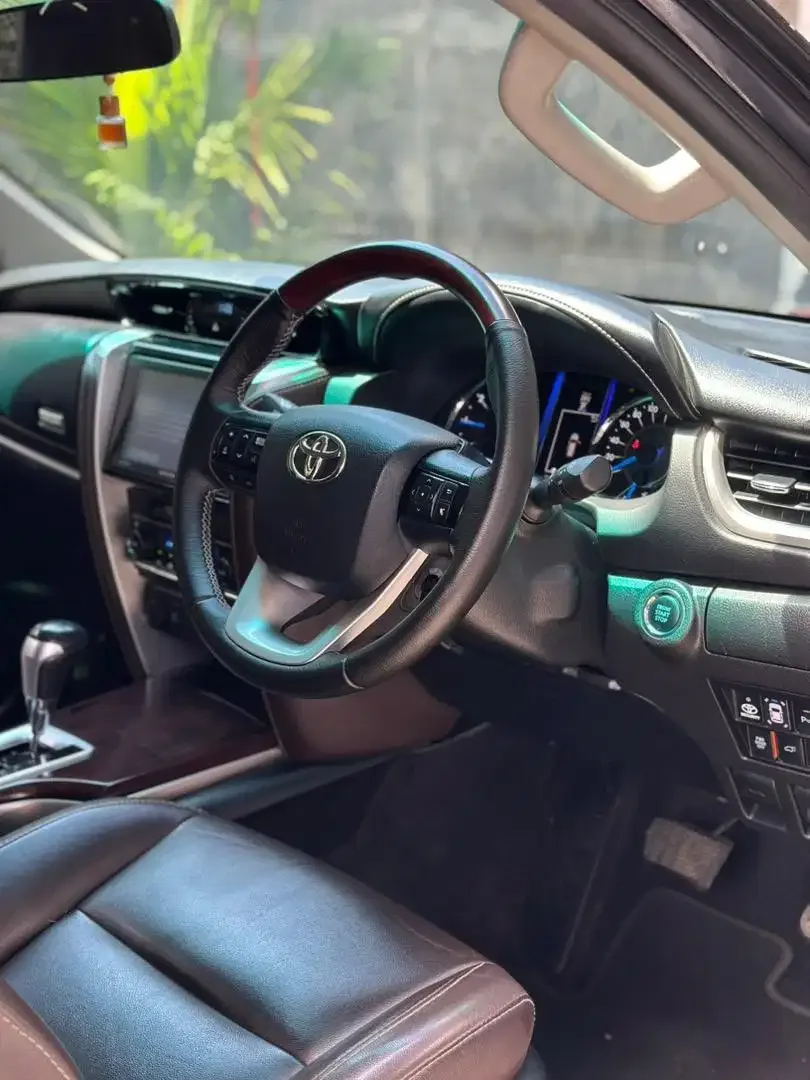 FORTUNER VRZ TRD 2017 MATIC DIESEL ASLI BALI LOW KM - Image 5 of 10