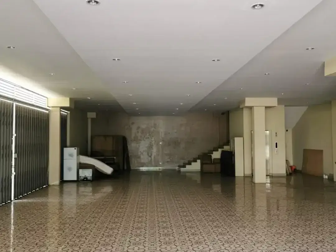 DIJUAL / DISEWAKAN — RUKO PREMIUM BONUS LIFT  DI JL. IMAM BONJOL - Image 3 of 8