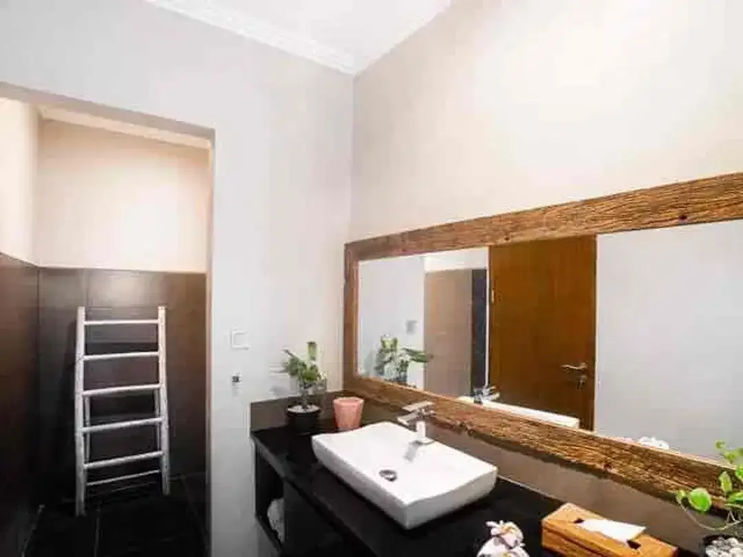 For Sale : Modern Villa Ricefield View In Central Berawa Canggu - Image 7 of 10