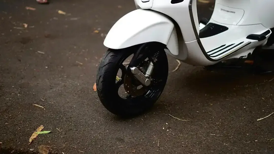 VESPA PRIMAVERA 150 3V 2015 PUTIH MODIF - TERMURAH SEINDONESIA - Image 6 of 8