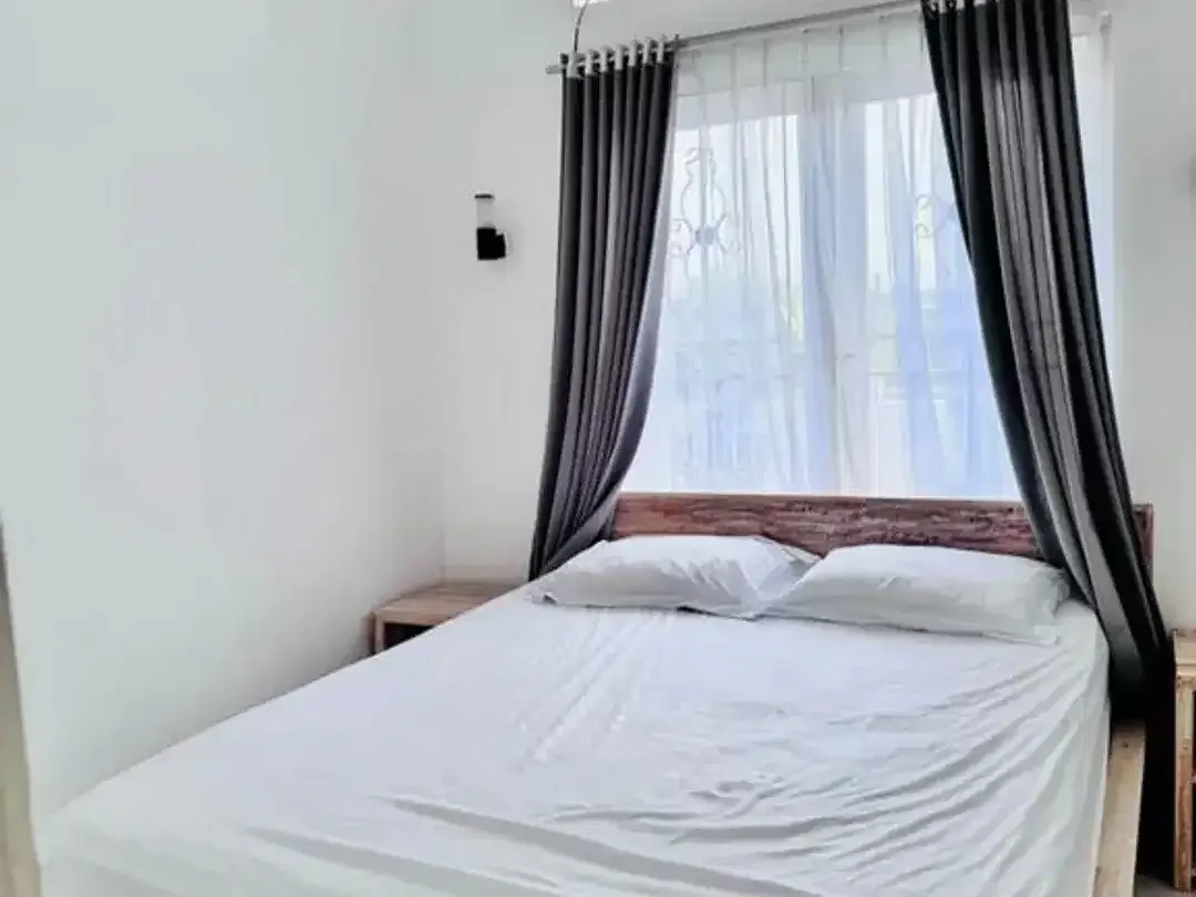 Rumah 4 Kamar Tidur Fully Furnished, Dekat Pantai Disewakan di Sanur - Image 9 of 10