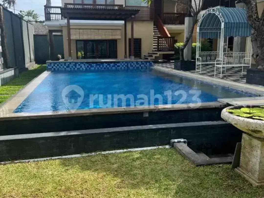 Vila Klasik Mewah di Kerobokan, Premium Area Strategis - Image 3 of 10