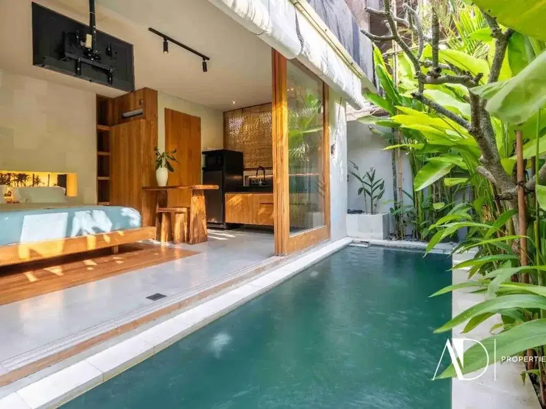LEASEHOLD | CONTEMPORARY TROPICAL 3-BEDROOM VILLA NEAR SESEH BEACH - Image 6 of 10