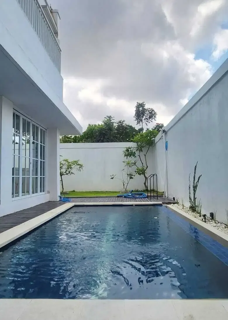 Dijual Rumah Gaya Villa di Kerobokan - Image 1 of 10