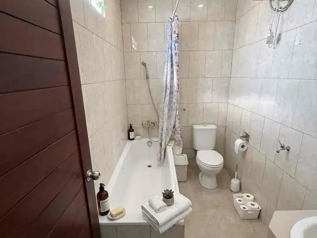 Dijual Rumah Strategis 2 Lantai di Poh Gading Jimbaran - Image 8 of 10