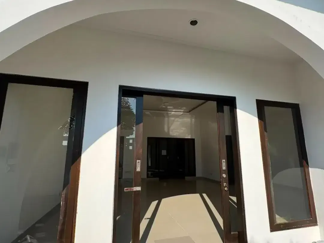 Tropical Villa: Modern Standalone Home with Sunset Views in Tibubeneng, Canggu - Image 2 of 10