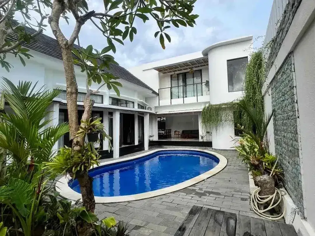 Disewakan Villa 4-Bedrooms di Sanur - Image 1 of 10