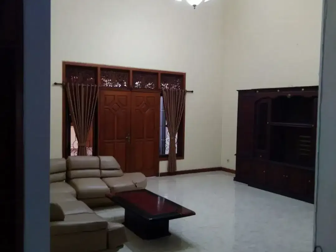Disewakan Rumah 4 Kamar Tidur di Renon  - Denpasar Selatan - Image 3 of 7