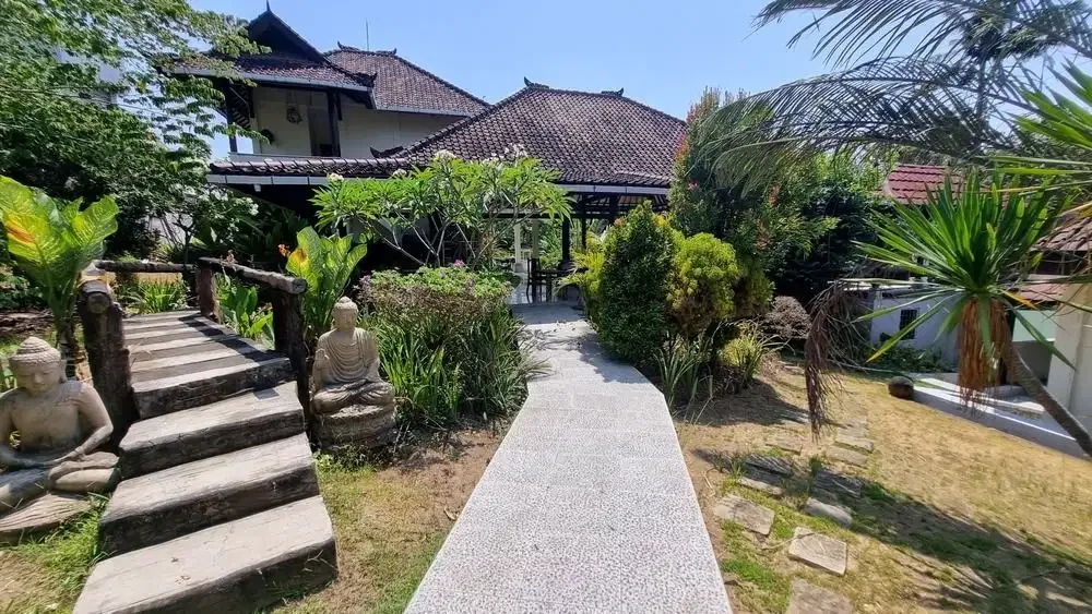 Villa 3 Bedroom yg Luas -hanya 3 menit dari Pantai Saba, Bali - Image 2 of 10