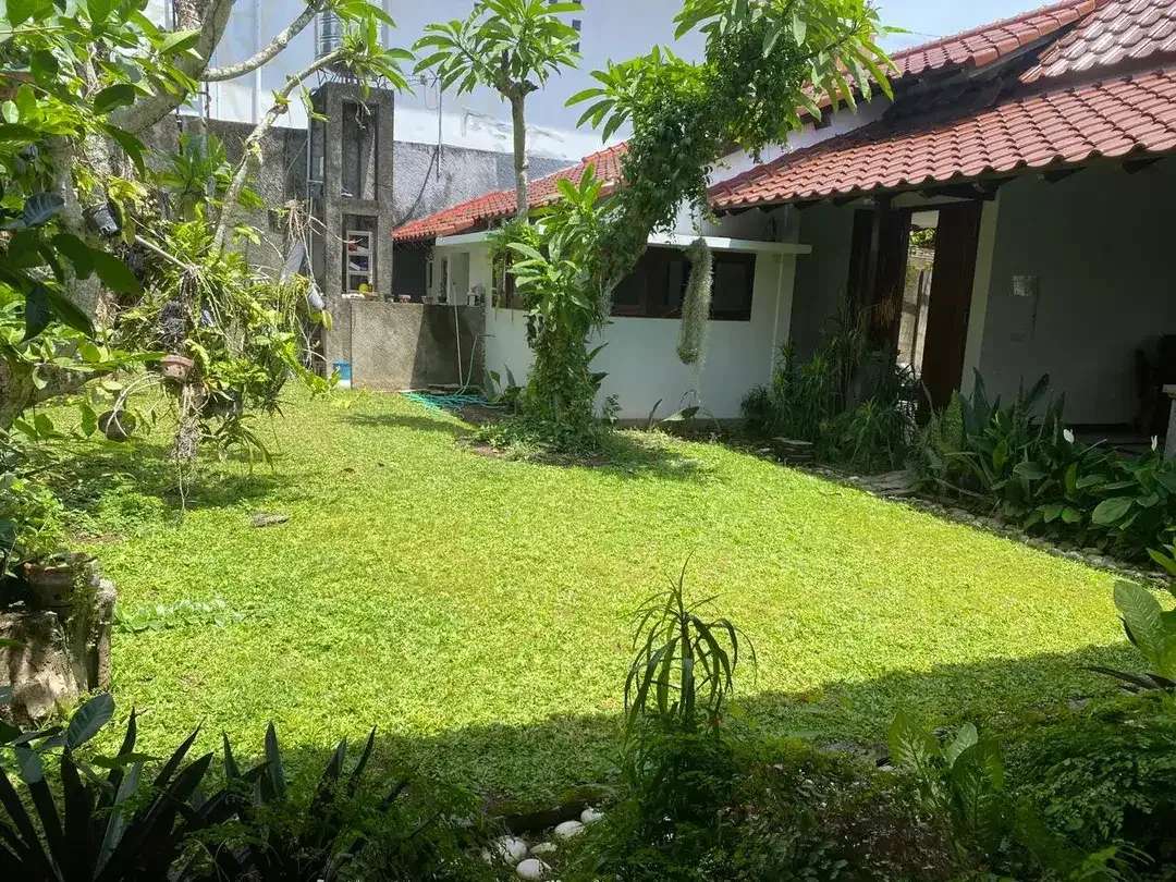 FOR RENT HUNIAN BIG GARDEN 3BR LOKASI SUPER STARTEGIS DI RENON - Image 2 of 10