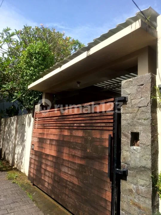 Jarang Ada! Rumah Konsep Villa di Denpasar, Private & Tenang - Image 1 of 4