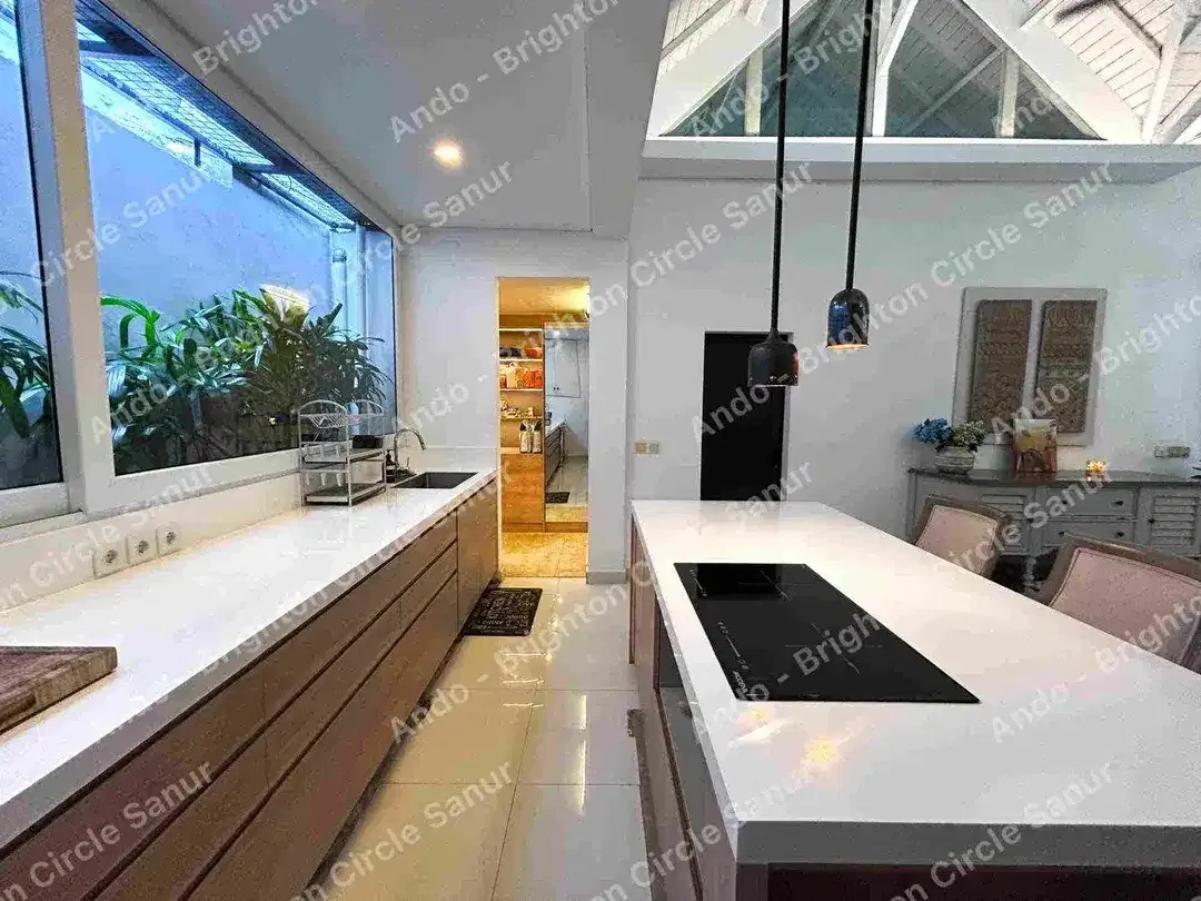 4 BR EXCLUSIVE SPACIOUS VILLA FURNISHED IN BATU BELIG CANGGU - Image 6 of 10