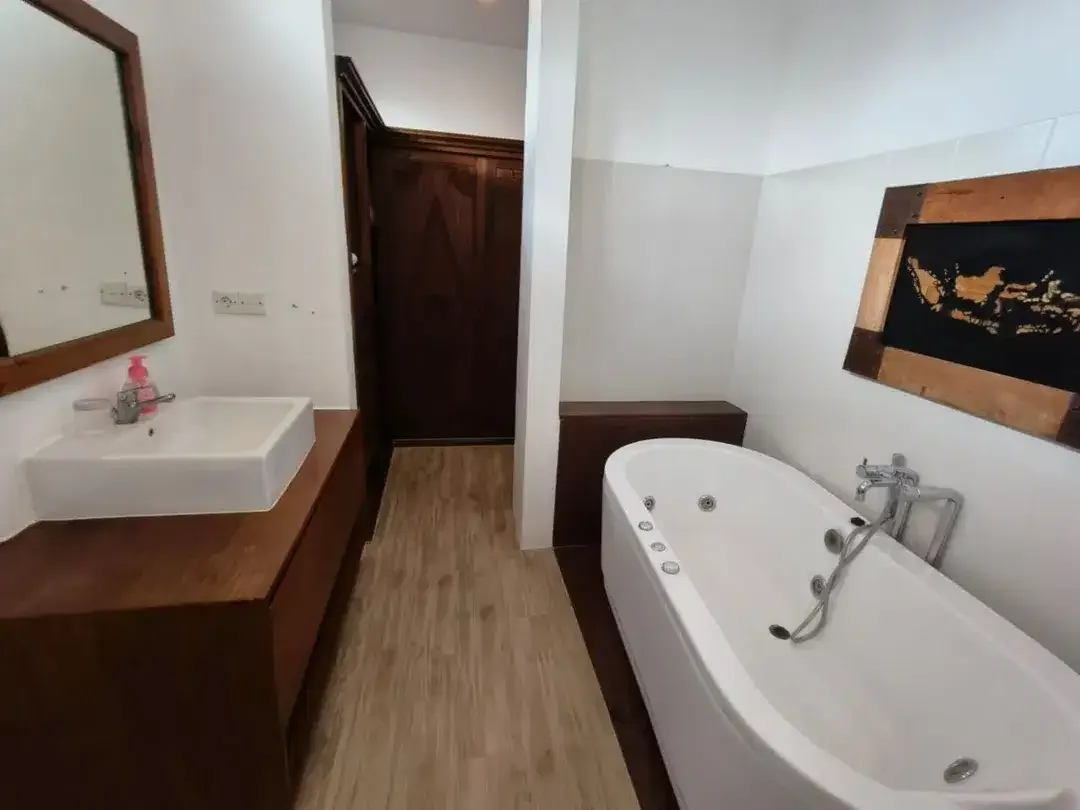 Disewakan Villa Fully Furnished Dekat Pantai Batu Belig & Petitenget - Image 10 of 10