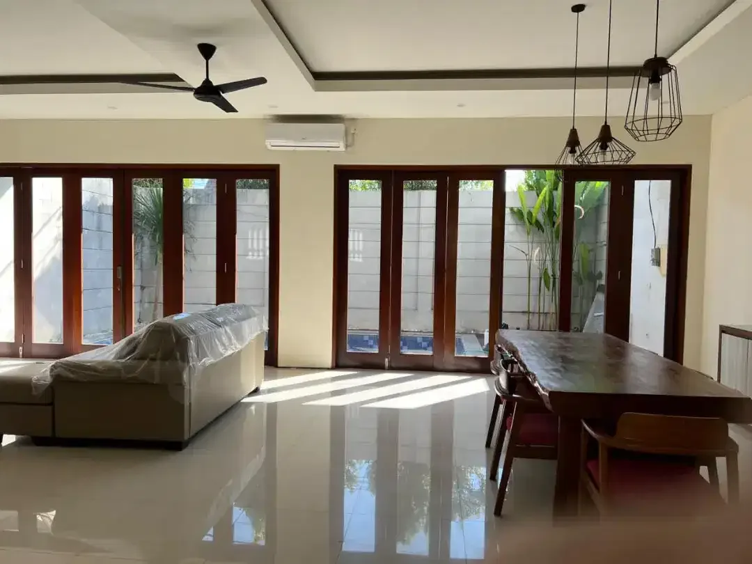 SEWA VILLA 2BR MODERN FULLY FURNISHED DI UMALAS PRIVATE POOL SIAP HUNI - Image 4 of 10