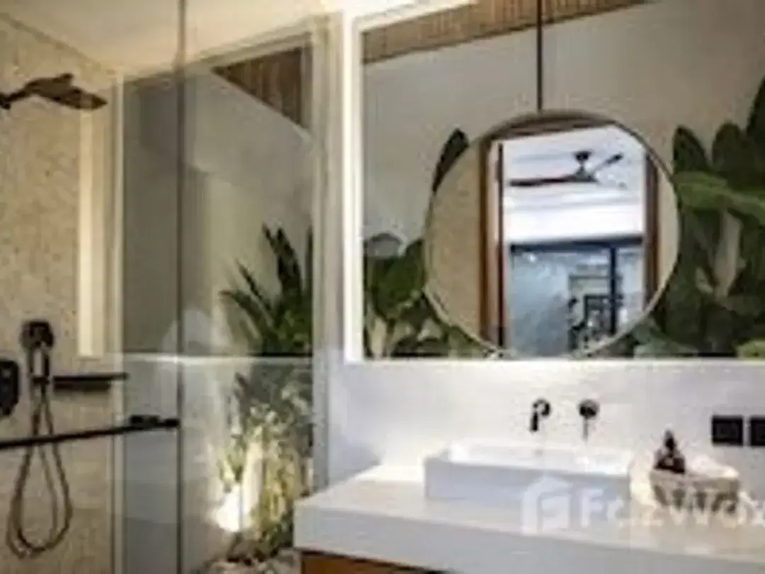 7 Bedroom Villa for sale in Batu Bolong, Bali - Image 6 of 10